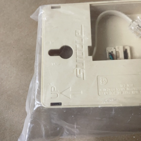 DSL PHONE JACK. - Picture 7 of 10